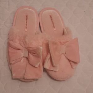 Victoria's secret slippers size s